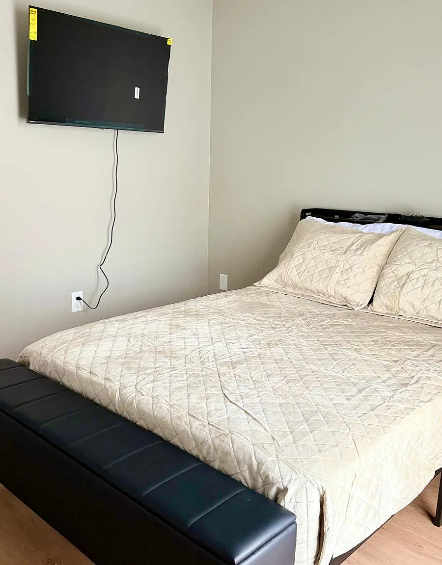 3 bed, 1400 sqft, $5,995 — Photo 2