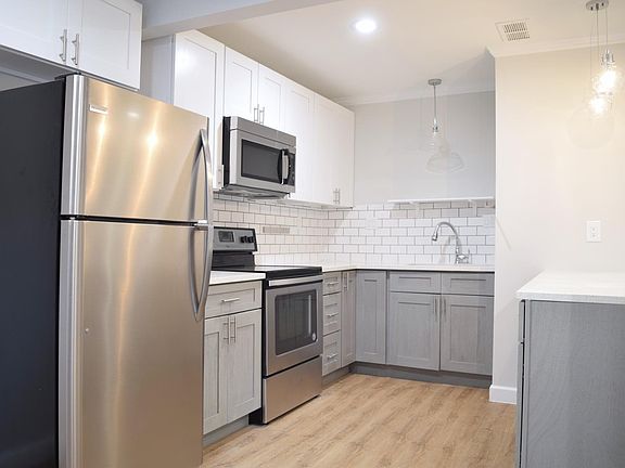 4th image of 807 W 40th St APT 3