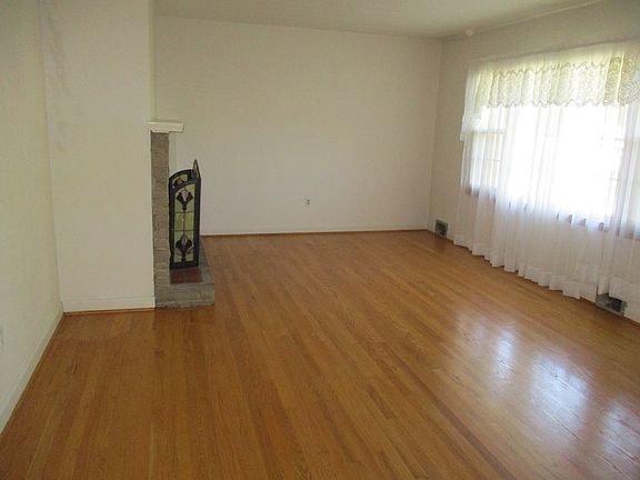 2nd image of 933 Middle Ave