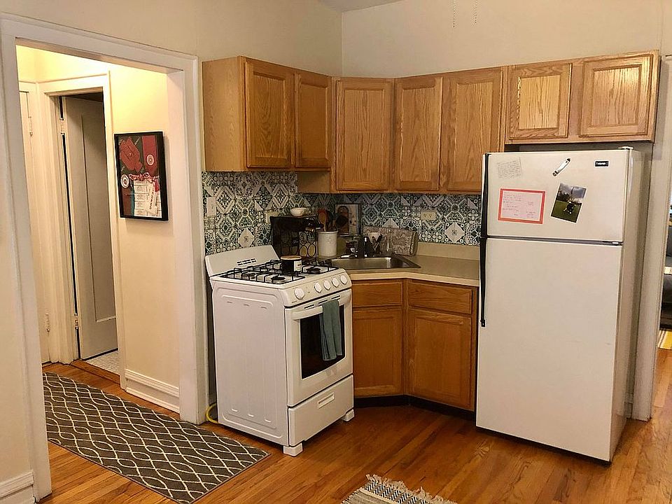 1st image of 3917 N Southport Ave APT 1W
