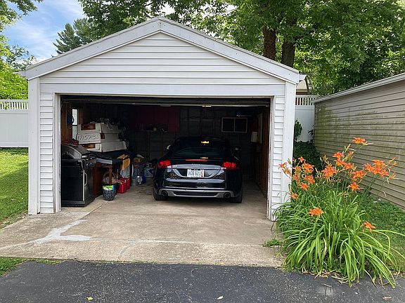 4th image of 6825 Esther Ln