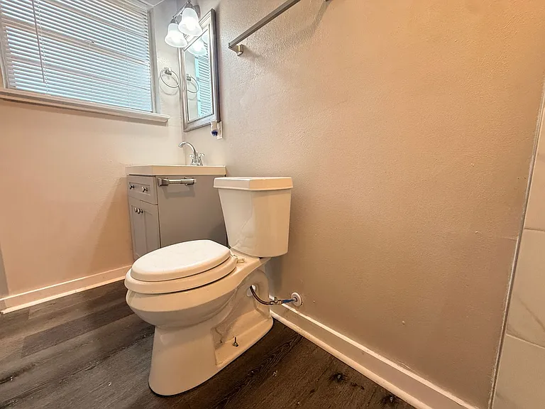 810 Glencrest Ln — Photo 16