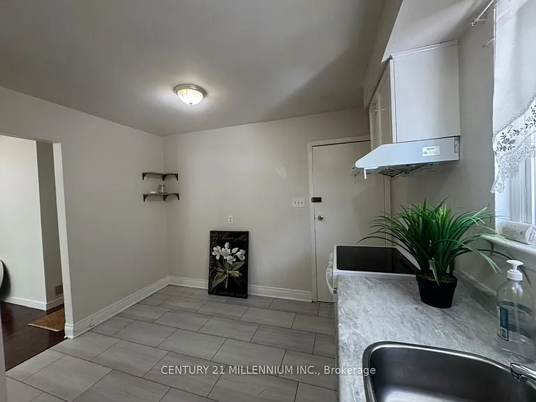 30 Kenilworth Rd #UPPER — Photo 13
