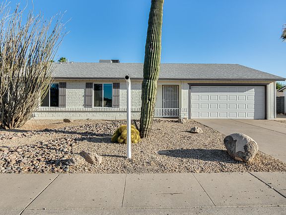 3rd image of 4933 W Dahlia Dr