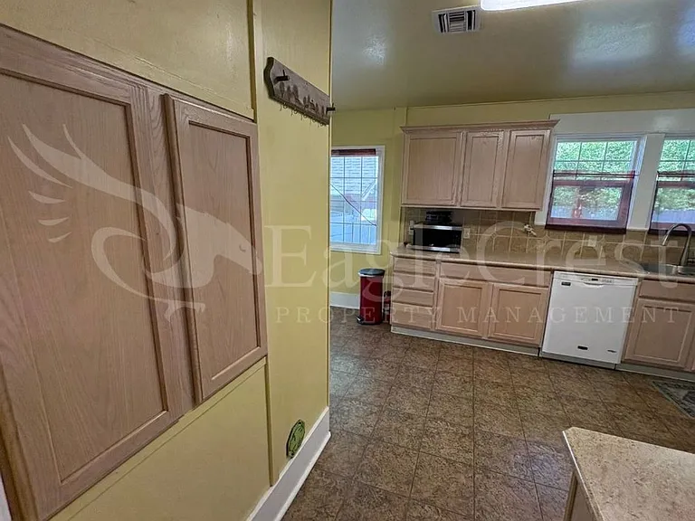515 Newell St — Photo 27