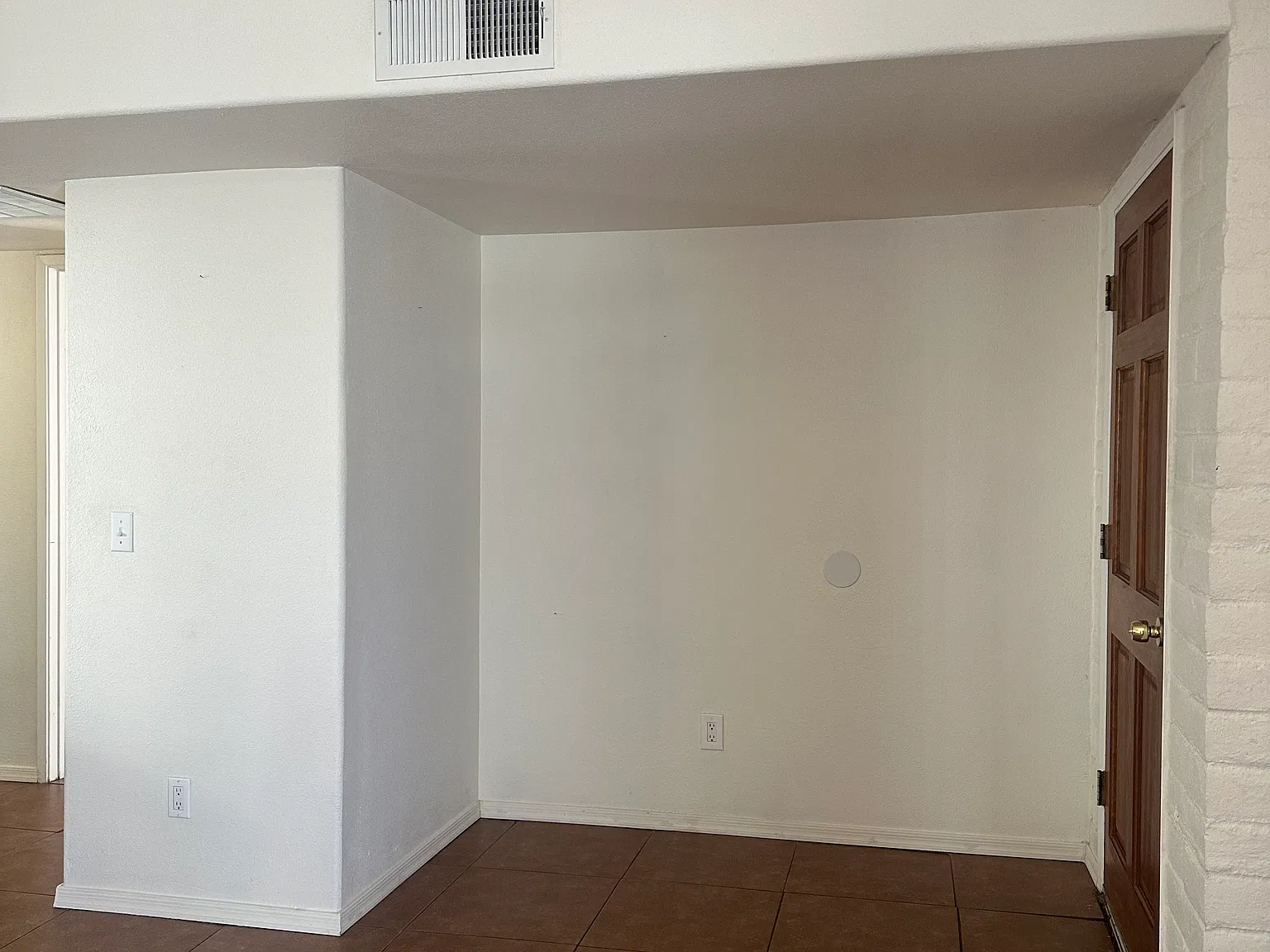 1 bed, 1.5 bath, 958 sqft, $1,200 — Photo 3