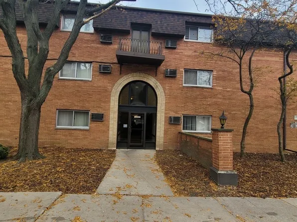 18555 Hickory Ct APT 18, Lansing, IL 60438