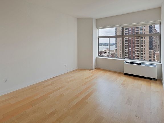 5th image of 90 Washington St APT 26N