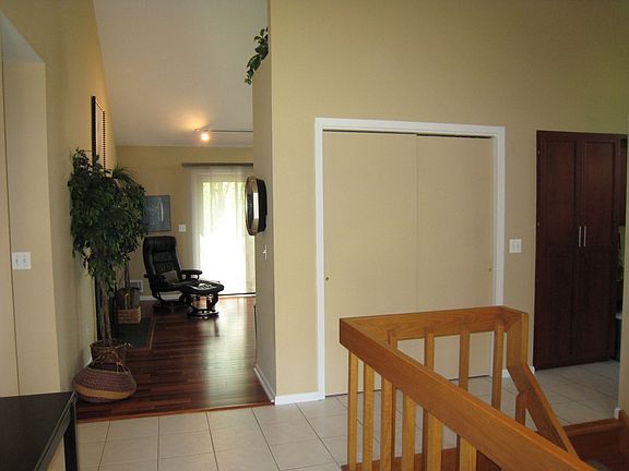 Front Foyer w/Vaulted Ceiling