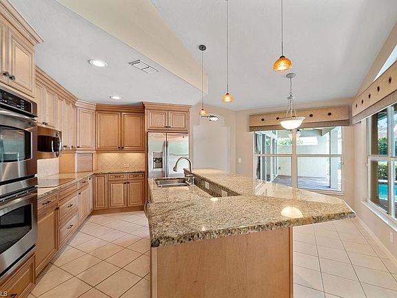4th image of 22190 Fairmount Ct