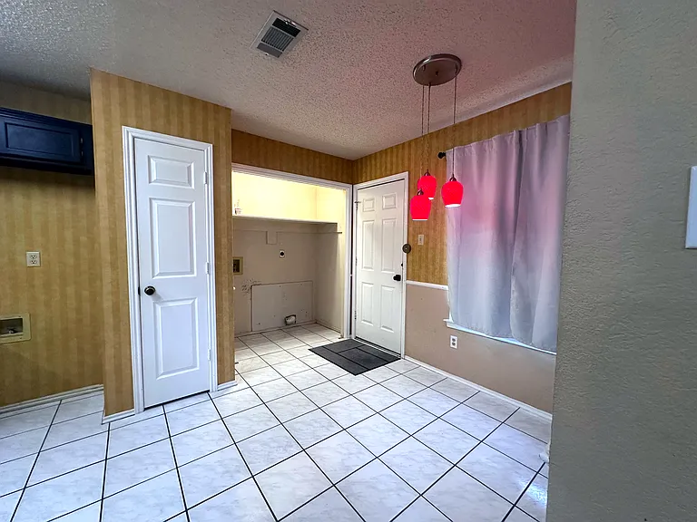 2318 Crystal Creek Ln — Photo 10