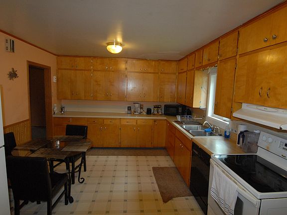 3rd image of 150 N Hering St