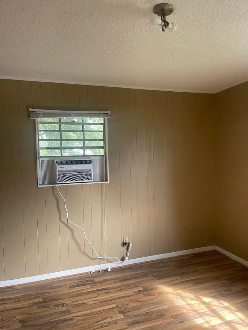 3 Bed/1 Bath Apartment — Photo 3