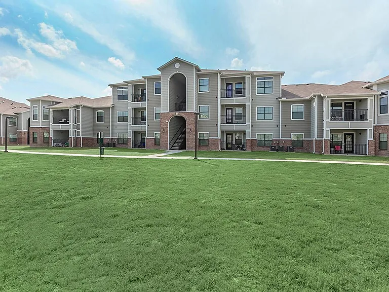 The Colony Luxury Apartments — Photo 17
