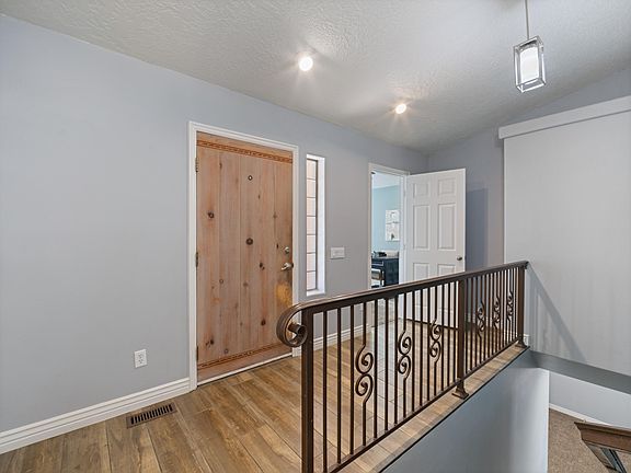 5th image of 1110 E Sherman Cir