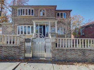 5652 Oceania St, Oakland Gardens, NY 11364