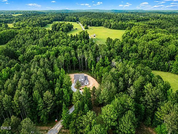 3rd image of 1040 Millbrook Cir