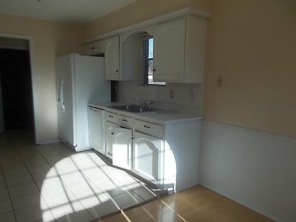 5th image of 11331 Drummond Cir