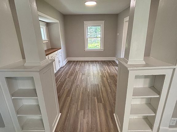 3rd image of 3827 1/2 Lockwood Ave