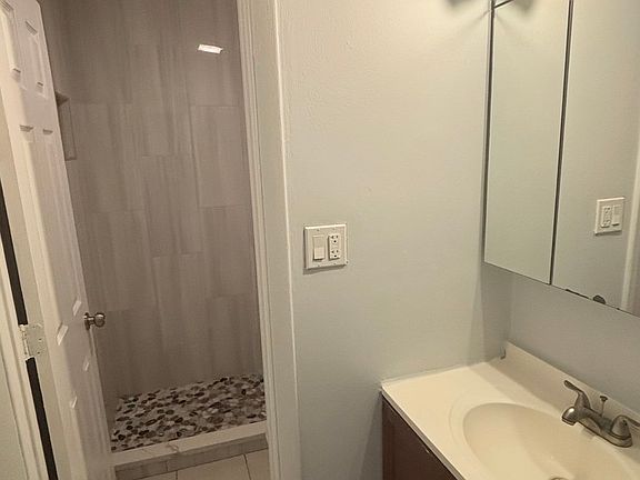 5th image of 555 Deepwoods Dr APT 2E