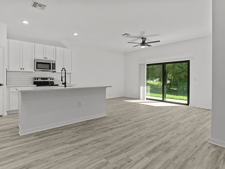 548 Knapp St — Photo 48