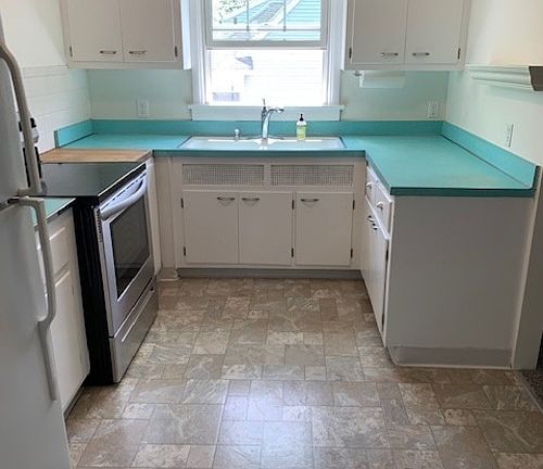 3rd image of 816 Kingsland Ln Floor 1