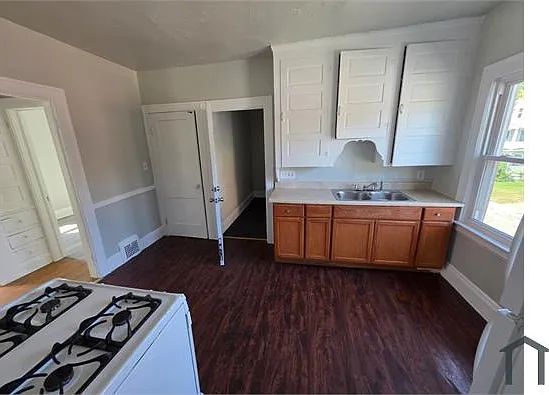 2 bed, $1,100 — Photo 3