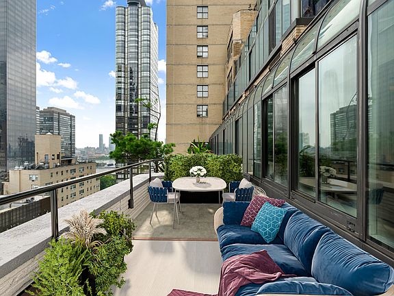 4th image of 310 E 46th St APT 17D