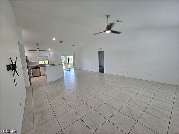 5th image of 329 SW 21st Ln