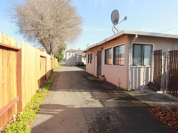 3rd image of 21897 Meekland Ave