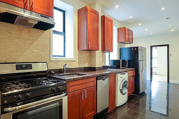 1st image of 931 Amsterdam Ave APT 5S