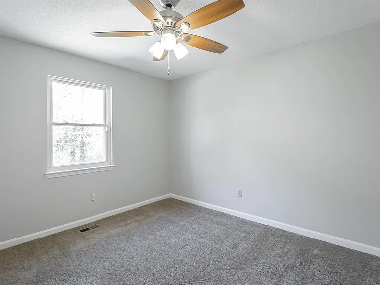 1613 N Chester Rd — Photo 6