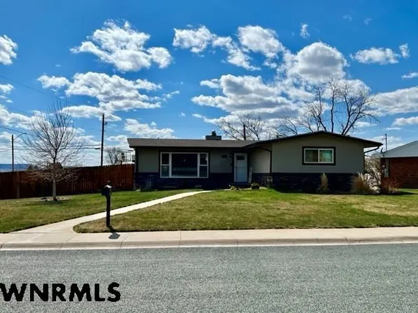 3502 Skyline Dr, Scottsbluff, NE 69361