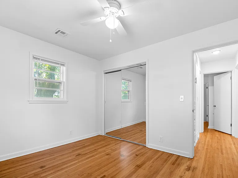 1860 Windsor Ct — Photo 14