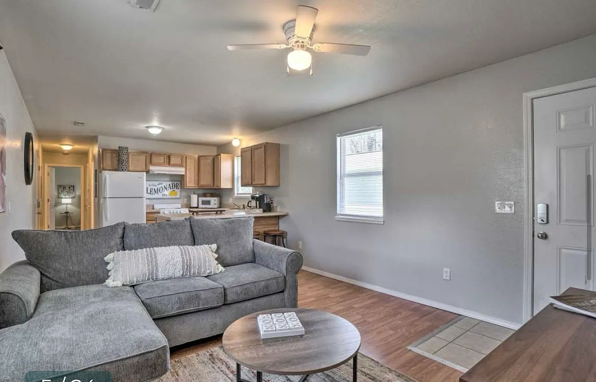 2 bed, 1.5 bath, 893 sqft, $1,850 — Photo 3