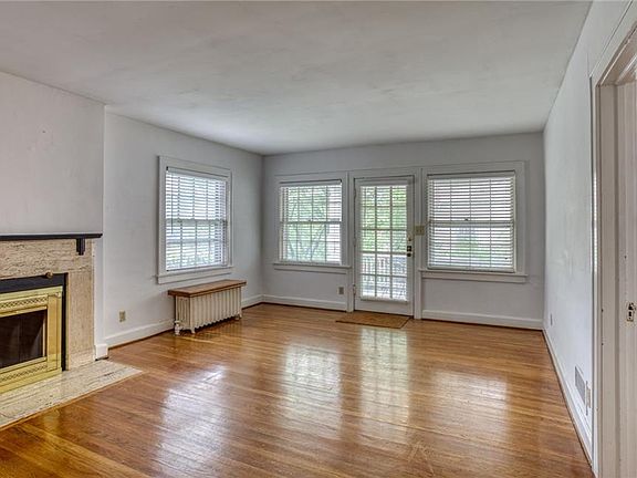 3rd image of 4804-06 Jarboe St