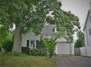 49 Canterbury Rd, Waltham, MA 02453