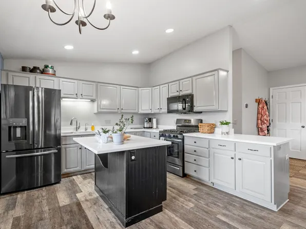2933 Dickens Ln, Mound, MN 55364
