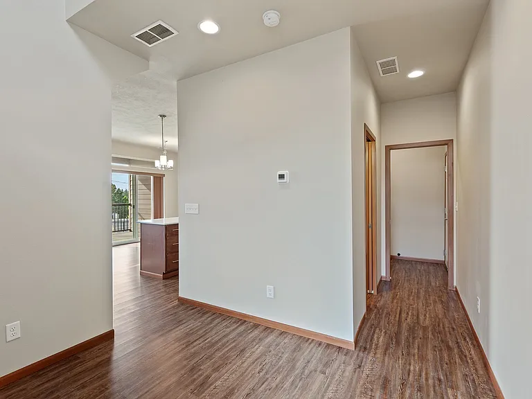 8351NFarmdaleSt-2 - Hall
