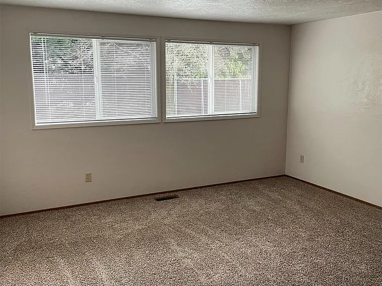 3626B Lorne St SE — Photo 7