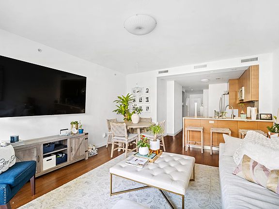 3rd image of 330 Bleecker St APT 1A