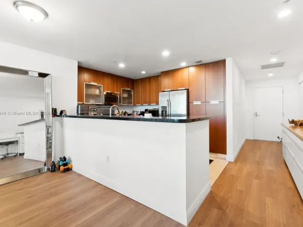 7901 Hispanola Ave APT 1404, North Bay Village, FL 33141