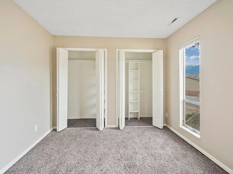 608 Crown Ridge Dr — Photo 16