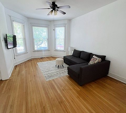 3rd image of 1909 W Wellington Ave #1