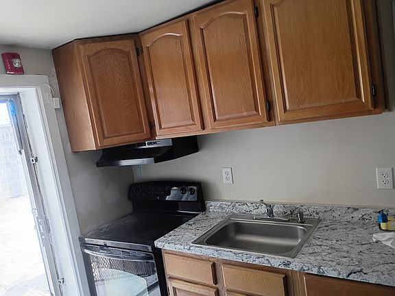 5th image of 709 Poplar Grove St
