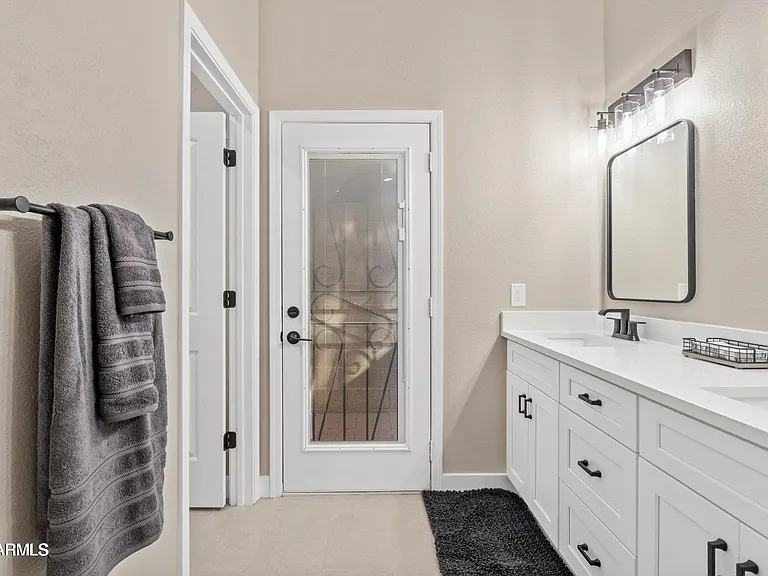 2735 N Diego Cir — Photo 23