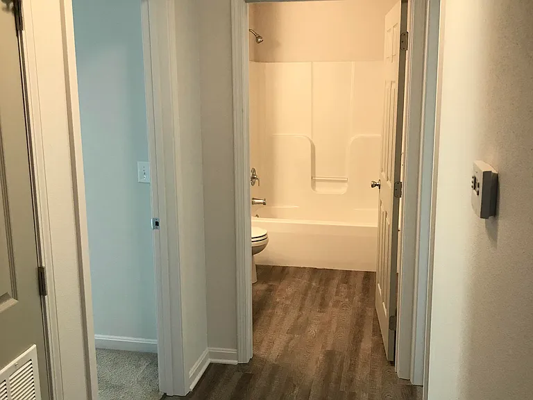 Parkside Manor Apartmens — Photo 25