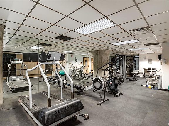 3rd image of 6533 E Jefferson Ave APT 313