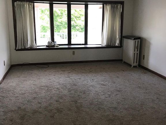 4th image of 340 Bedford Ave