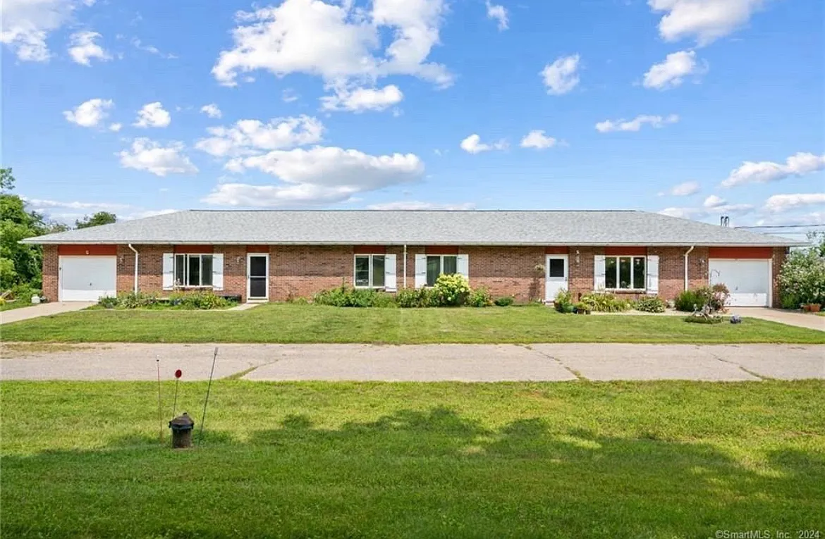 2 bed, 1.5 bath, 2400 sqft, $2,800 — Photo 1